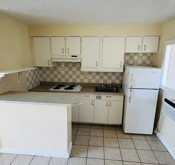 540-570 S Highland Dr — Photo 2