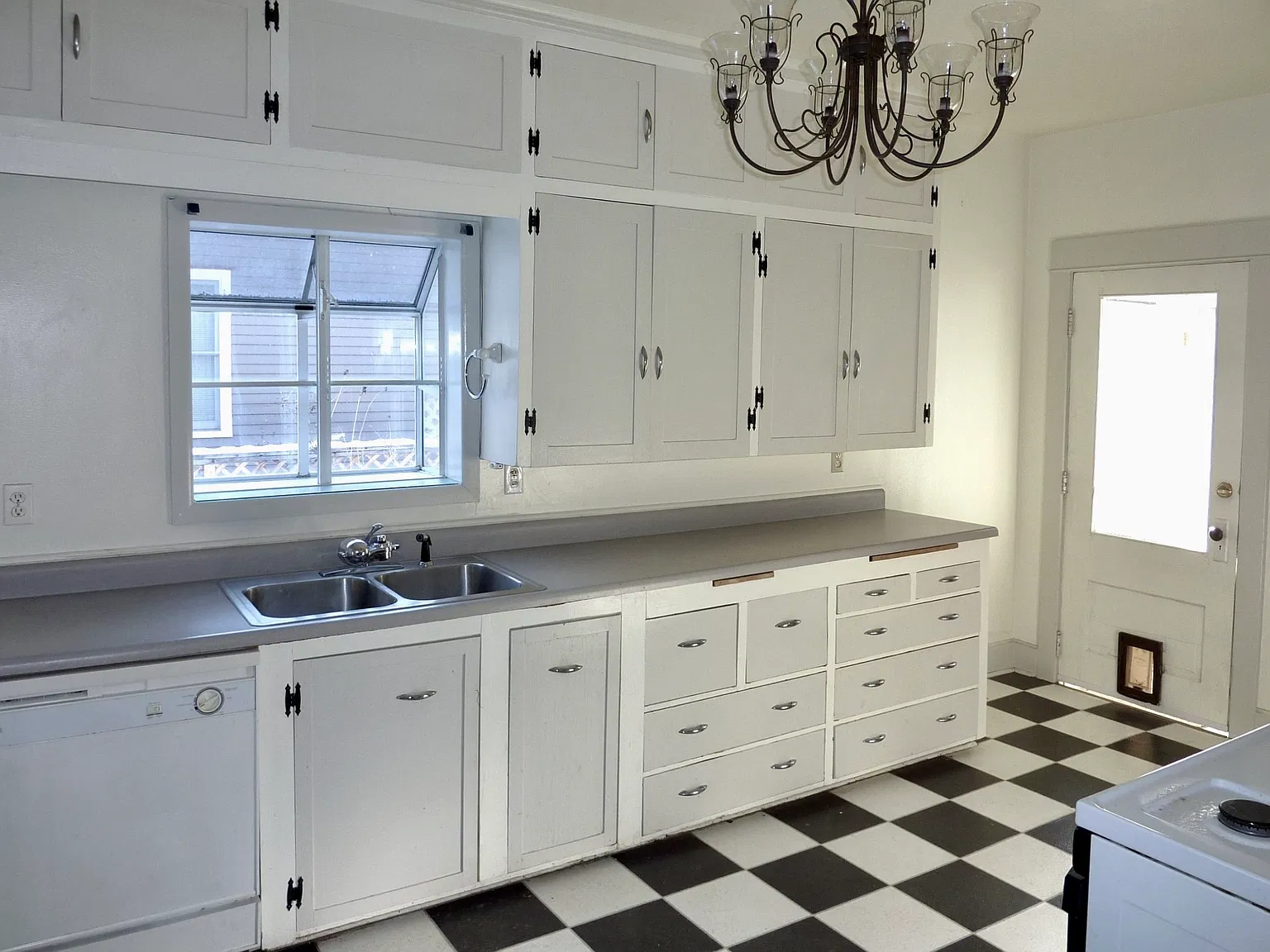 2 bed, 1600 sqft, $2,145 — Photo 4