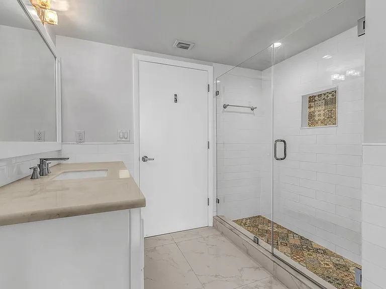 3020 NE 32nd St #905 — Photo 36
