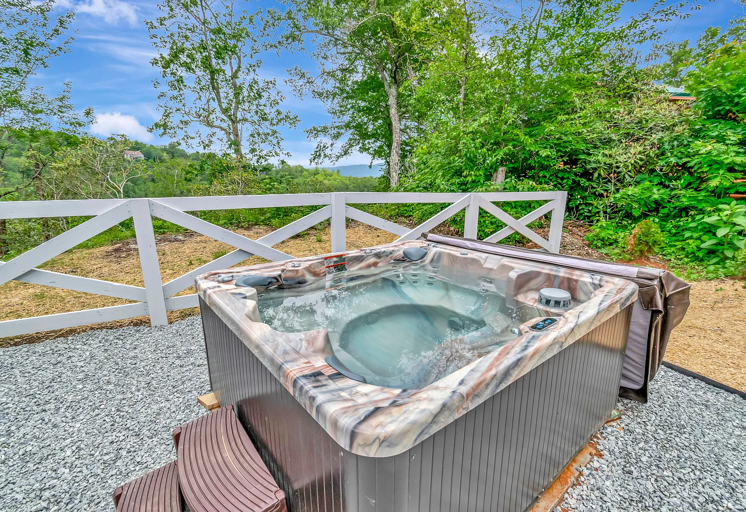 197 Rock Ledge Ln — Photo 3