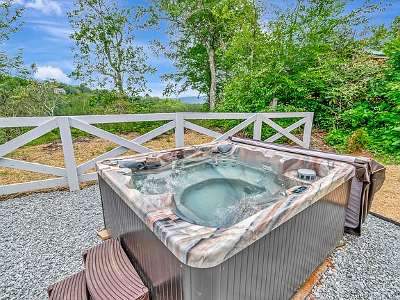 3rd image of 197 Rock Ledge Ln