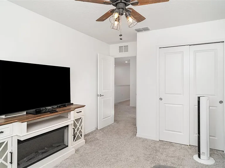 465 Waterford Dr — Photo 34