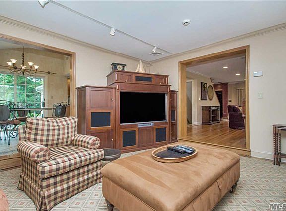 5th image of 15 Holly Ln