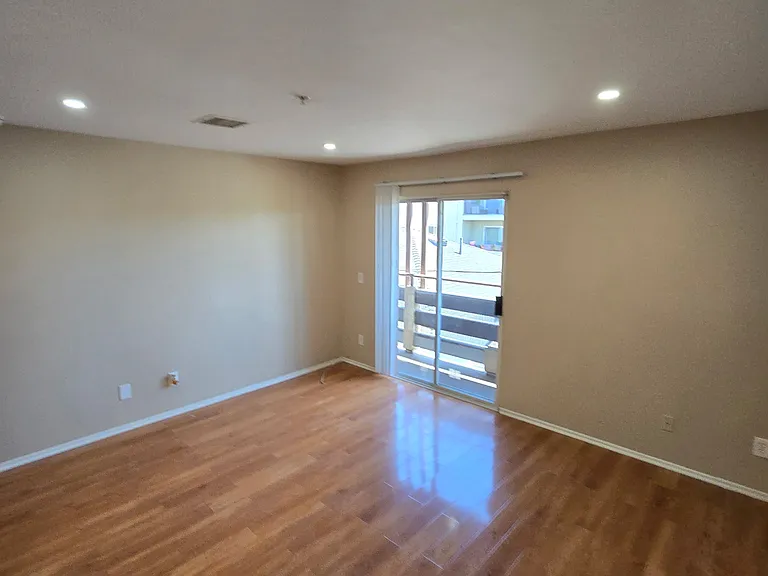 6924 Vesper Ave — Photo 6