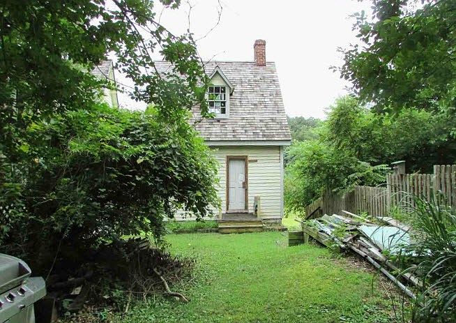 2nd image of 212 Corsica St