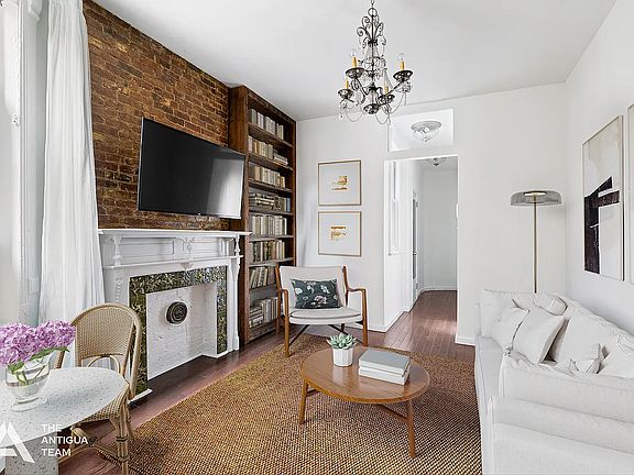 3rd image of 264 W 22nd St #5