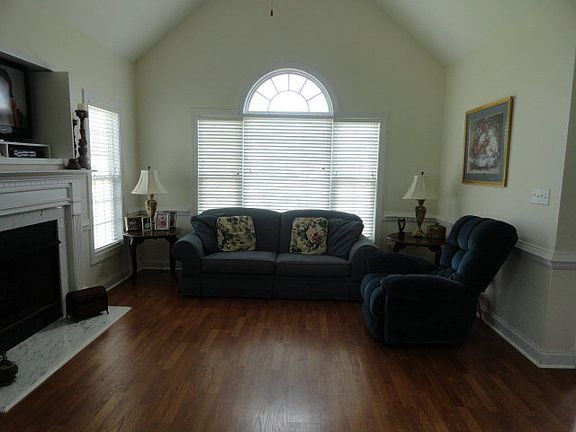 4th image of 4711 Winthorp Ct NW