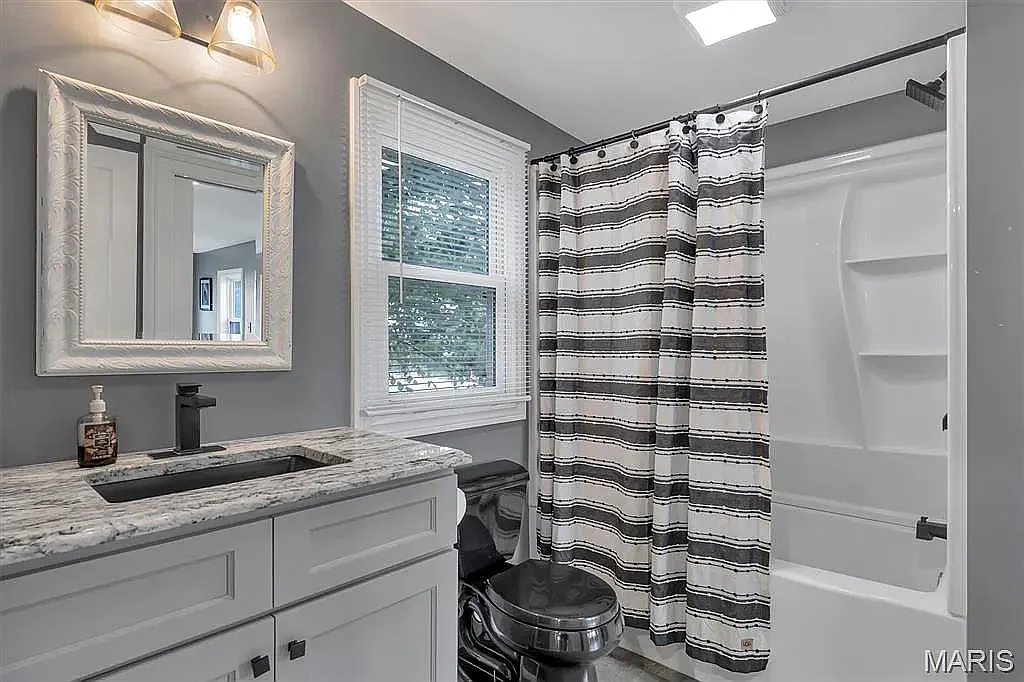 3 bed, 2340 sqft, $2,150 — Photo 4