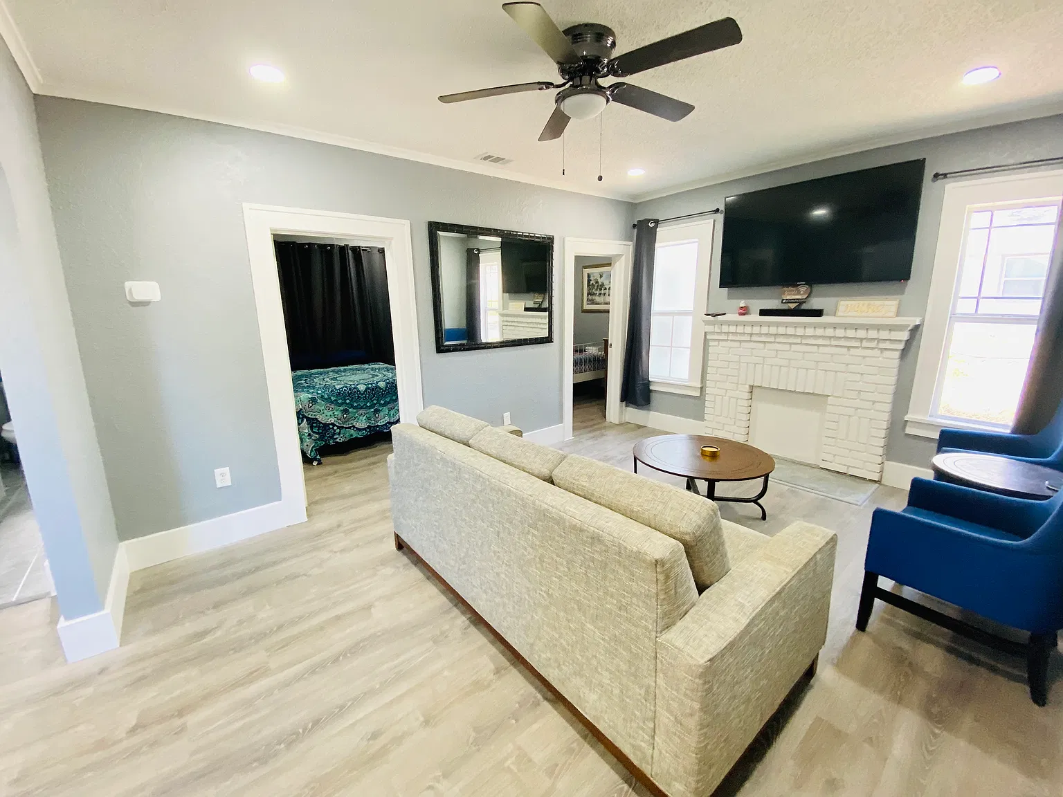 3 bed, 837 sqft, $1,800 — Photo 2