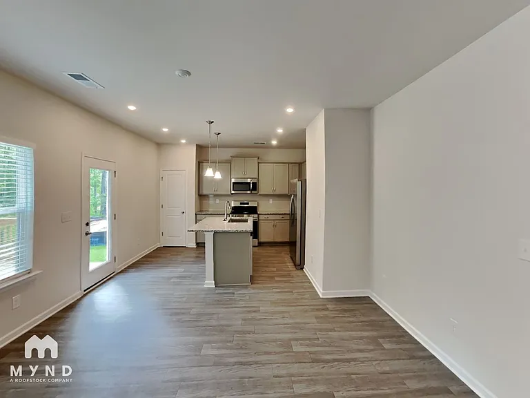 7130 Amberhouse Dr — Photo 2