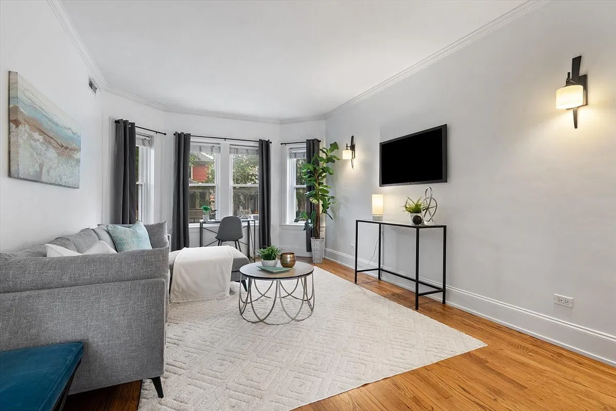 1 bed, 825 sqft, $2,350 — Photo 3
