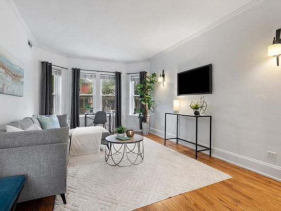3rd image of 1725 W Winnemac Ave APT 1