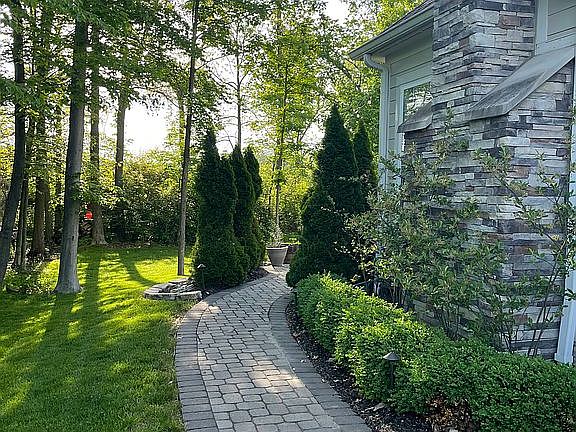 5th image of 8600 Avalon Ln