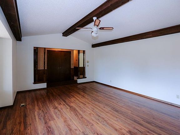 4th image of 1702 S Berkshire Dr