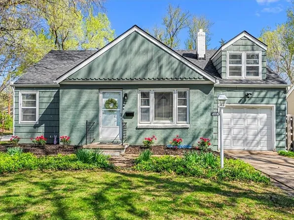 2114 W 72nd Ter, Prairie Village, KS 66208