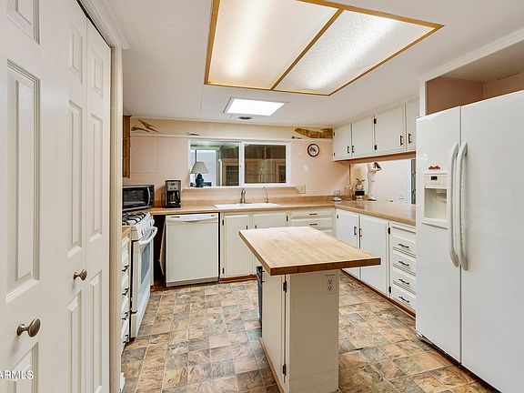 3rd image of 9020 E LAKEVIEW Drive