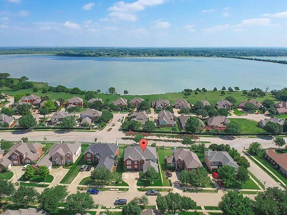 2nd image of 1709 Lake Bluff Dr