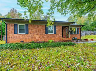 5648 Claridge Dr, Hickory, NC 28602