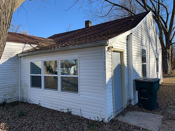 3rd image of 2102 N Macedonia Ave