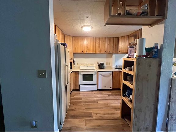 2nd image of 1527 Blake Ave APT 202