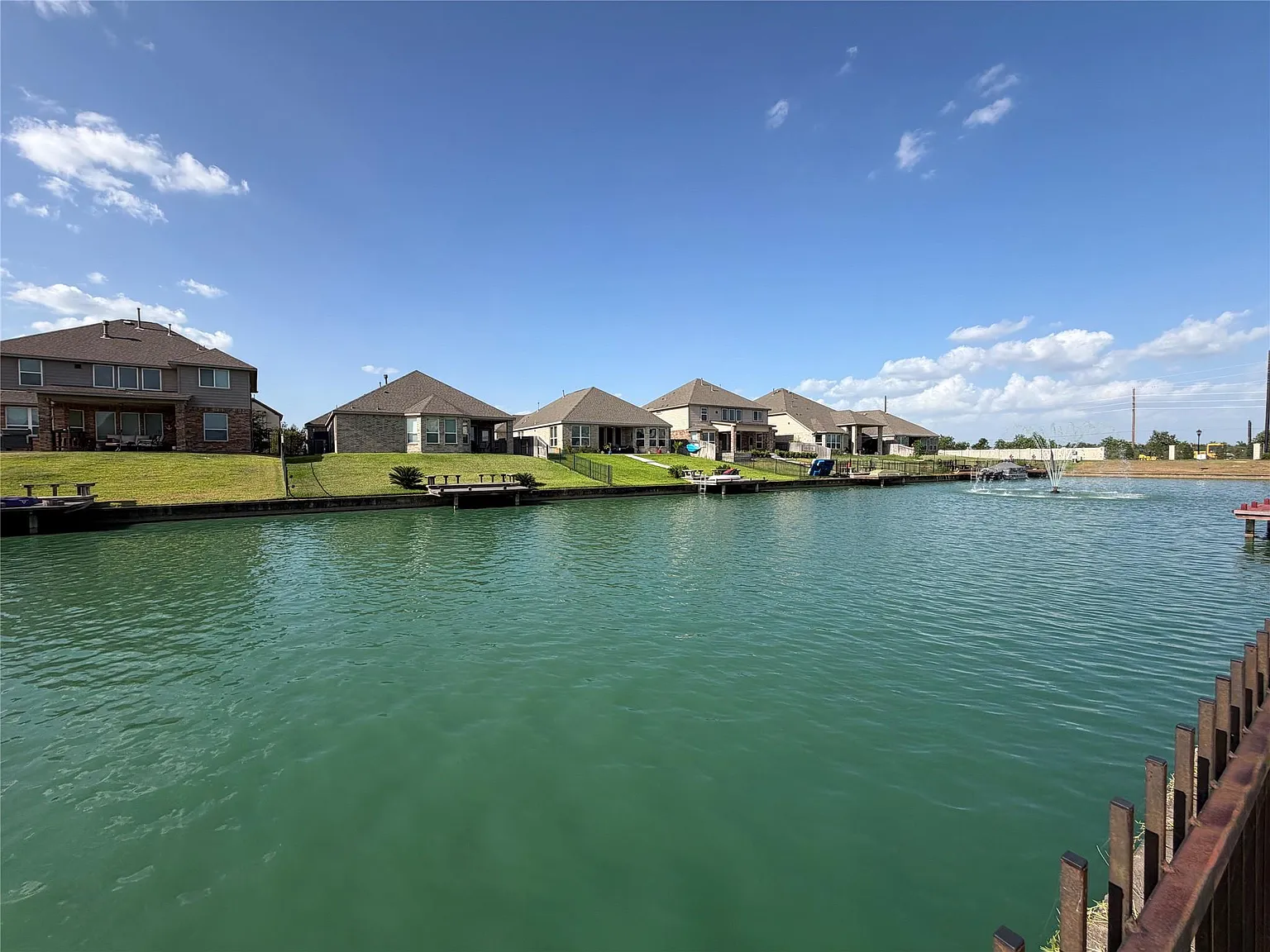 4 bed, 3.5 bath, 2694 sqft, $3,200 — Photo 2
