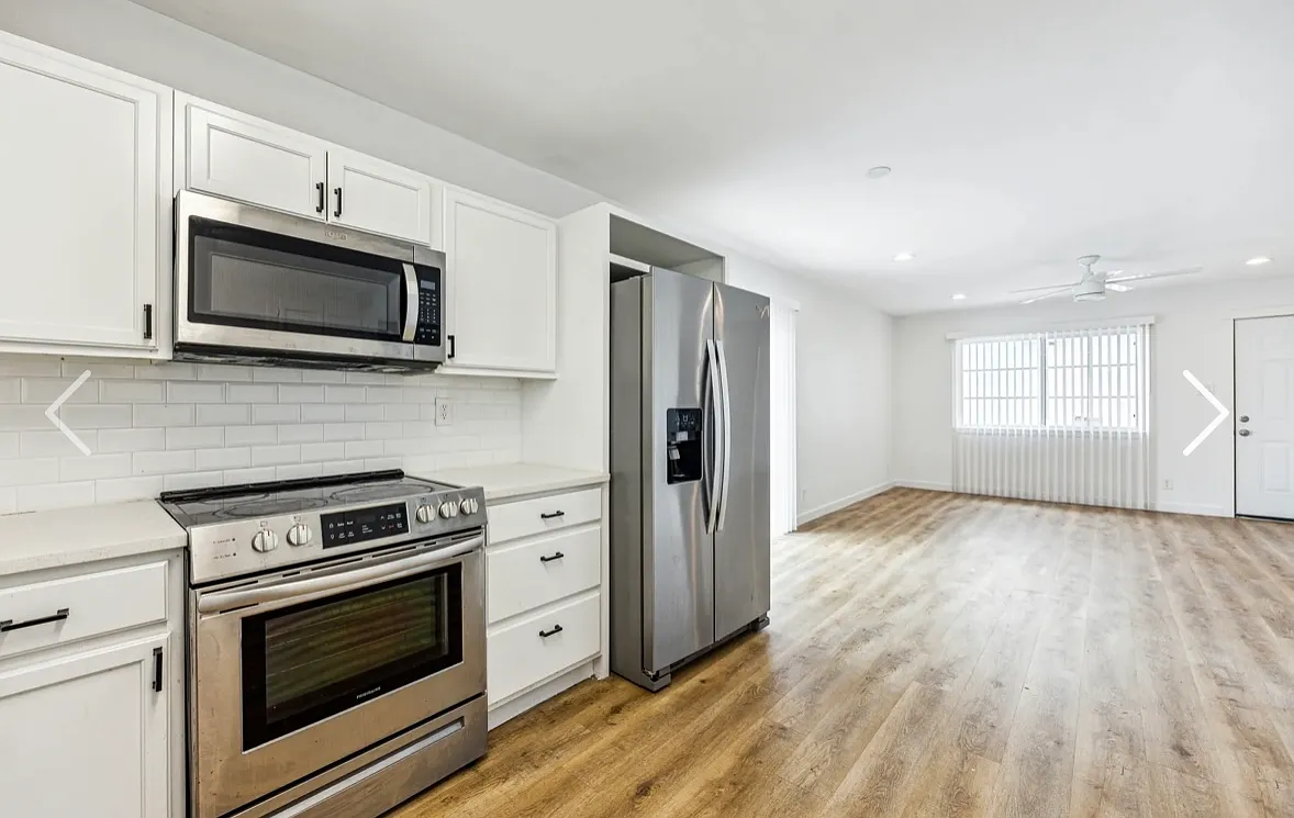 Cameron Villas — Photo 3