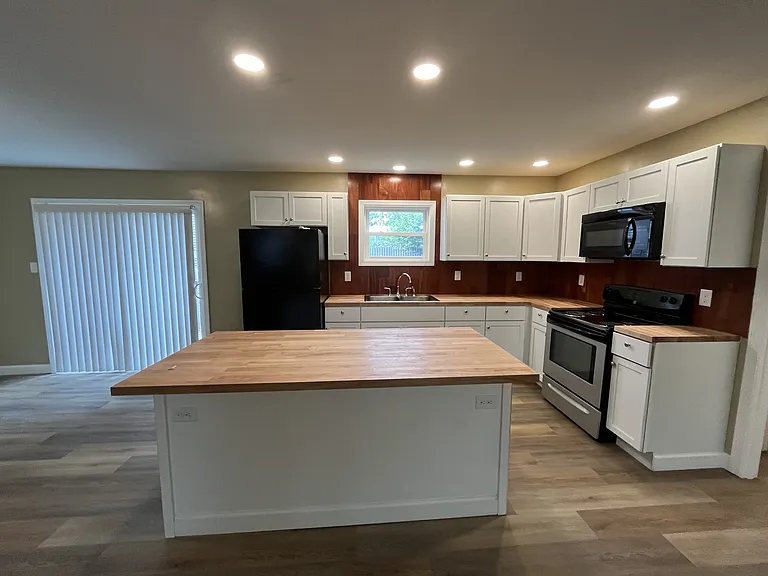425 Paul Ave — Photo 2
