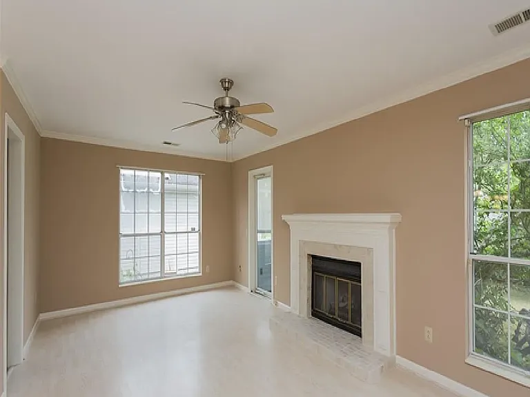 1706 Lake Park Cir — Photo 1