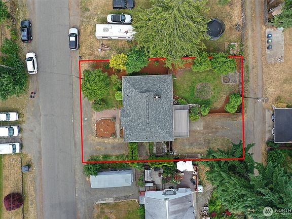 3rd image of 414 W Wyandotte Avenue