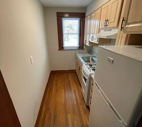 5th image of 59 Chestnut St APT 5