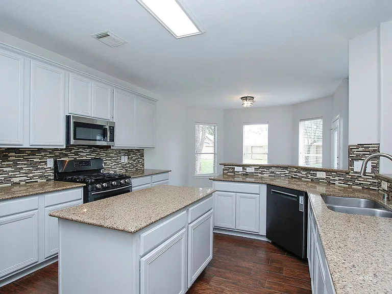 10314 Cliff Haven Ct — Photo 12