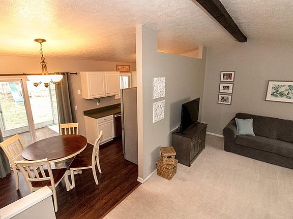 4th image of 408 Waterbury Dr