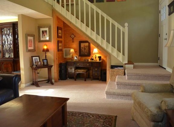 4th image of 705 Applewood Ln