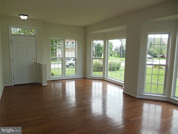 4th image of 76 N Savanna Dr