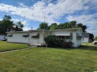 112 E Davis St, Bowen, IL 62316