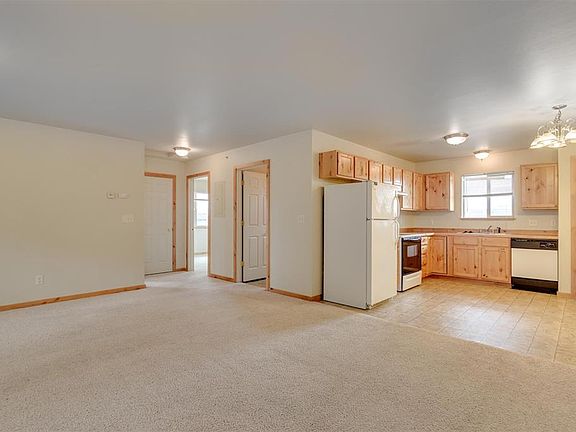 2nd image of 81 10th St APT 6