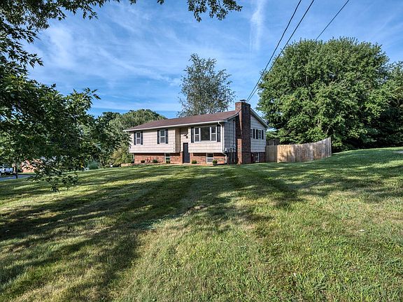 2nd image of 3104 Buckingham Dr
