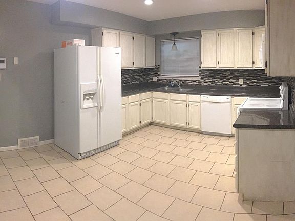 3rd image of 4530 NW Cheyenne Ave