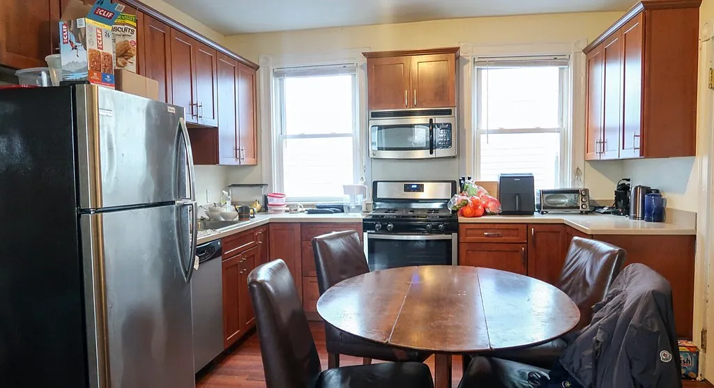 4 bed, $4,400 — Photo 2