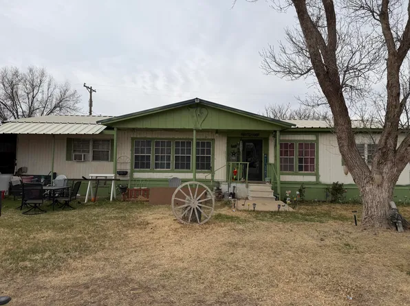 609 NW 6th St, Dimmitt, TX 79027