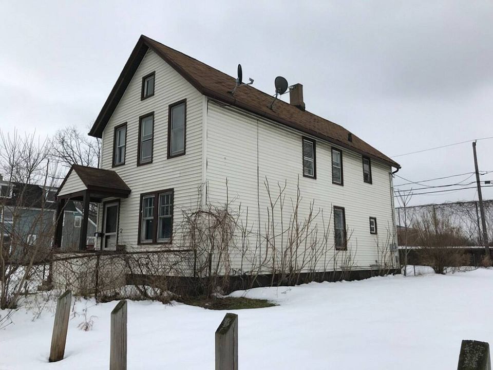 2nd image of 165 Emerson St