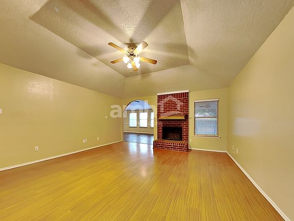 3rd image of 512 NE Park Meadow Ln