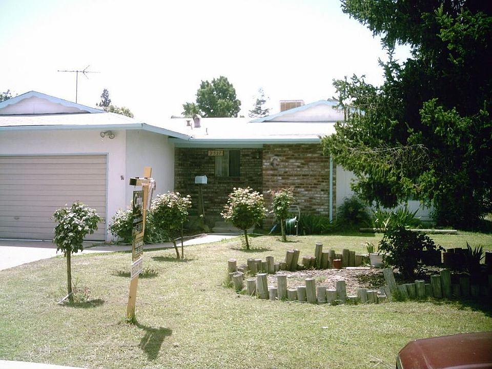 3 Bd 2 Ba large lot 