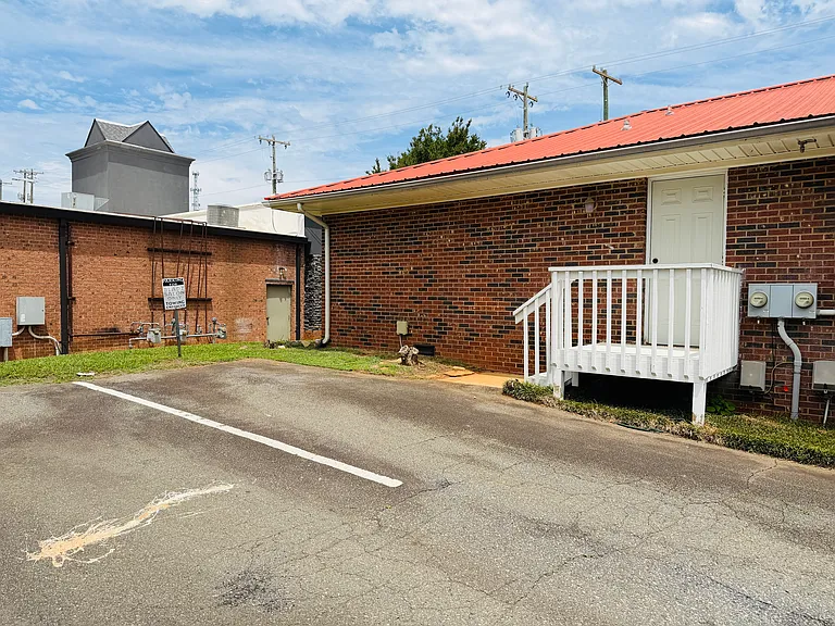 Private, reserved parking spots for VIP tenants, plus a small private patio in the backyard.