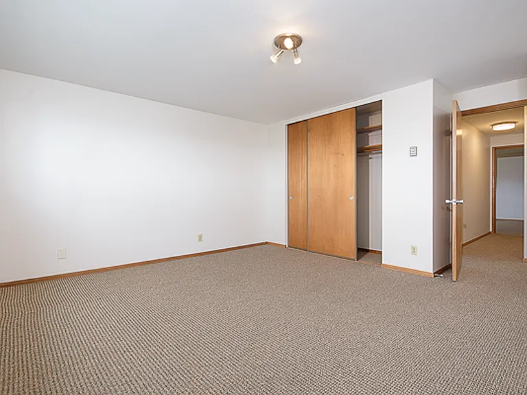 Aloha House Apartments — Photo 28