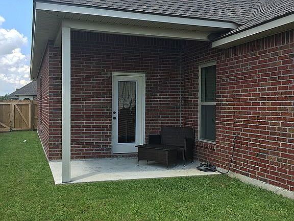 3rd image of 124 Hickory Knoll Ave