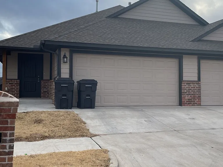 5212 Oakwood Villa Ct — Photo 1