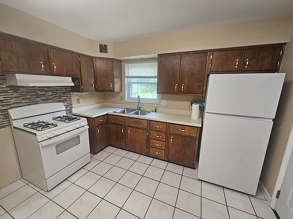 4th image of 1666 Atson Ln