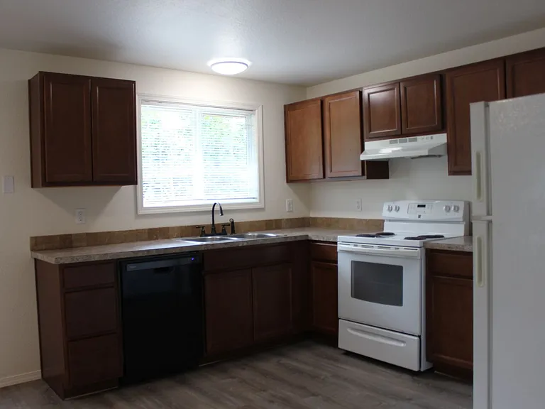 232 NE Palomar Ct — Photo 12