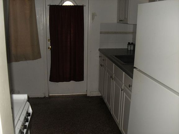 5th image of 16 S H St APT 2